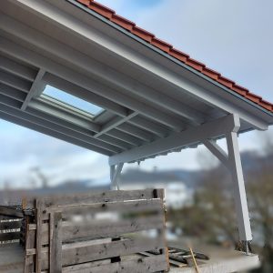 Neue Fassade + Überdachung mit Dachfenster